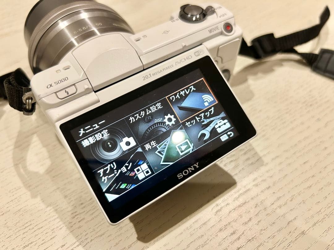 SONY ミラーレス一眼 α5000 ホワイト　バッテリー付属