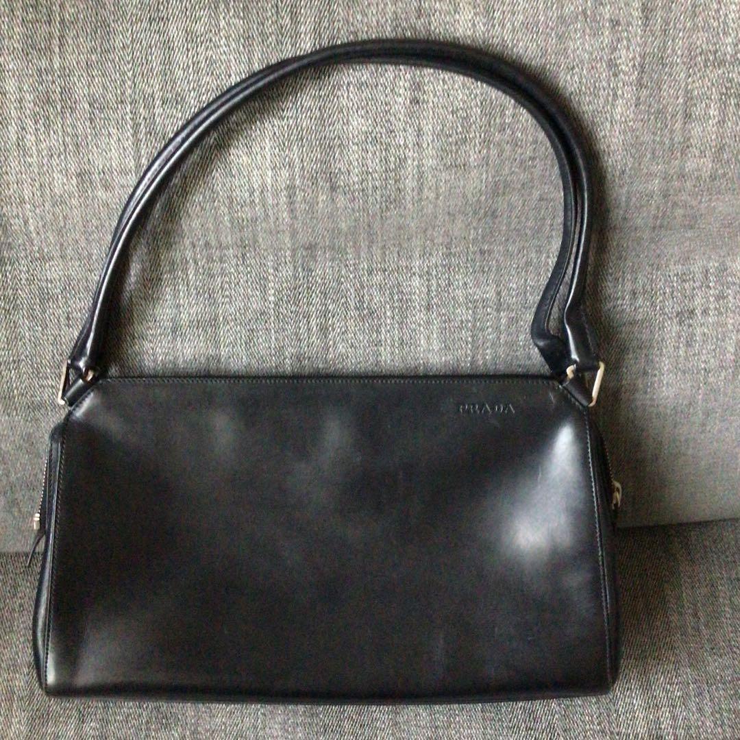プラダ　黒　バック