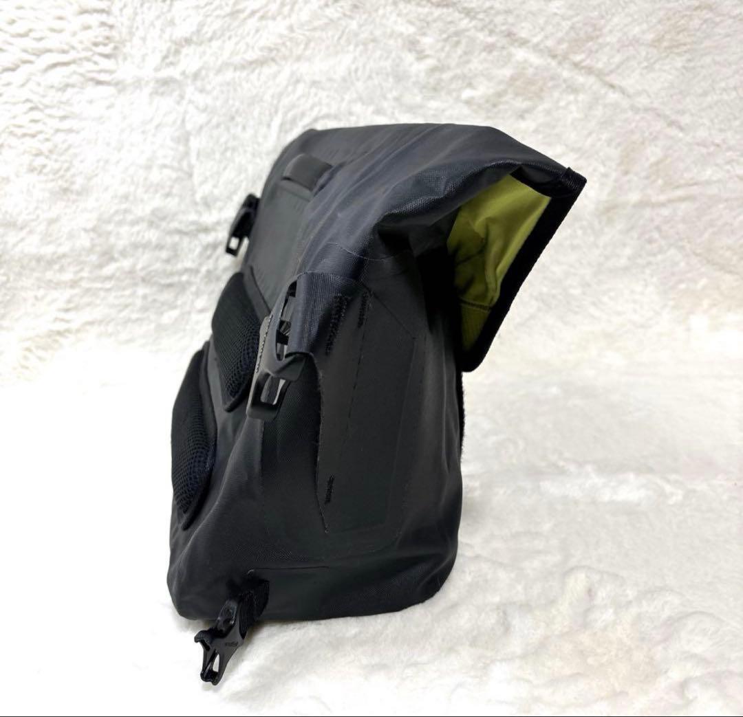 【美品】モンベル mont‐bell ドライメッセンジャーバッグ ボディバッグ