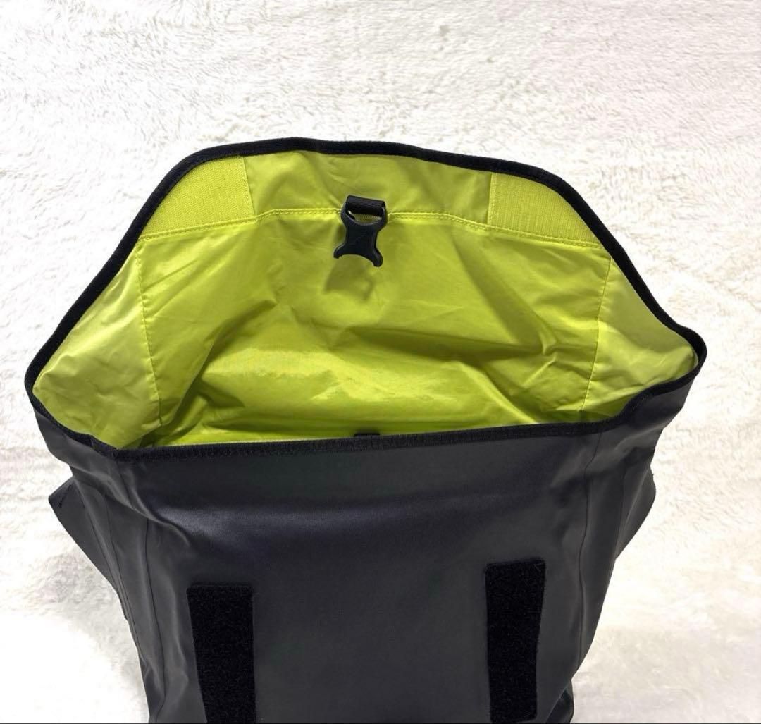 【美品】モンベル mont‐bell ドライメッセンジャーバッグ ボディバッグ