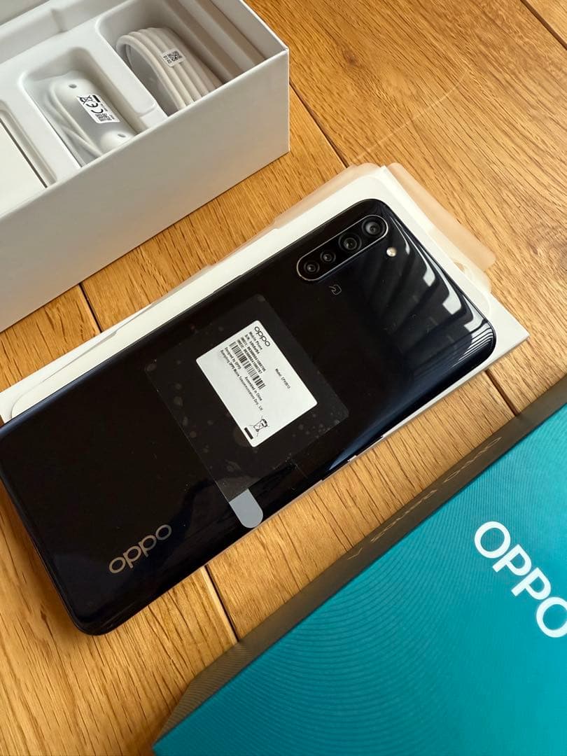 【美品】OPPO Reno3 A 本体 ブラック 充電器・イヤフォン付き