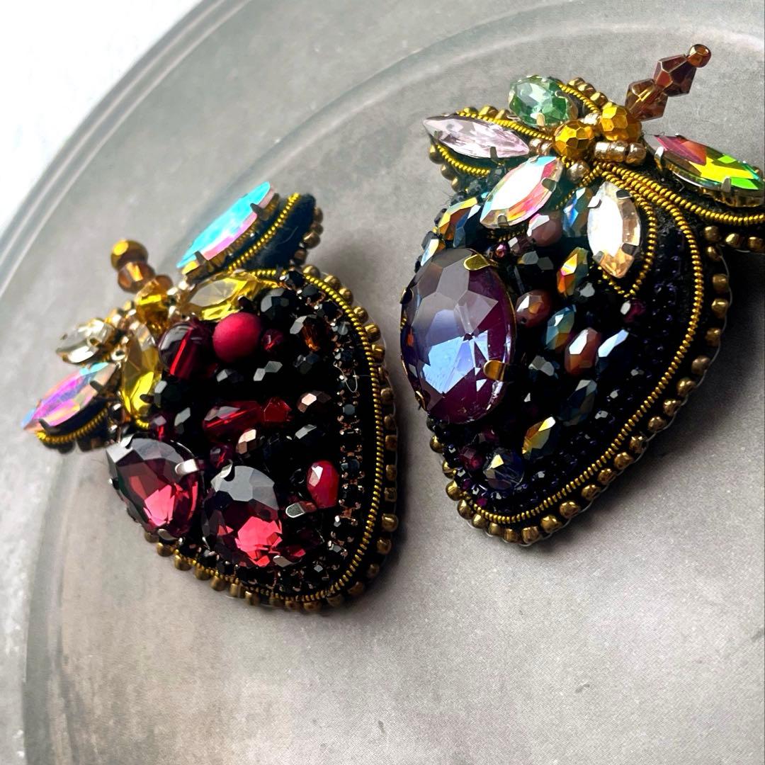 いちご いちご ビーズ 刺繍 ブローチ ハンドメイドアクセサリー