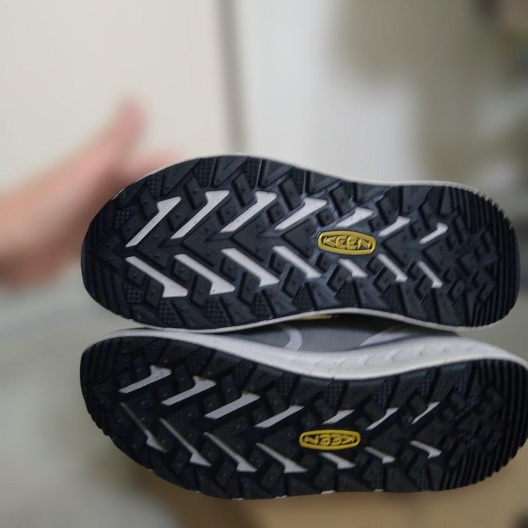 KEEN グレー スニーカー