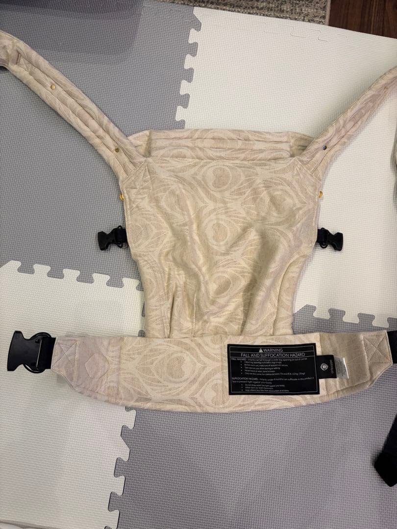 今週発送不可の為限定値下げ　アーティポッペ　artipoppe 抱っこ紐