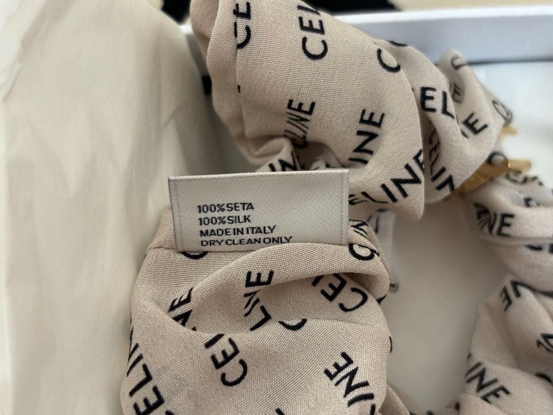 【新品未使用】CELINE ロゴ入りシュシュ