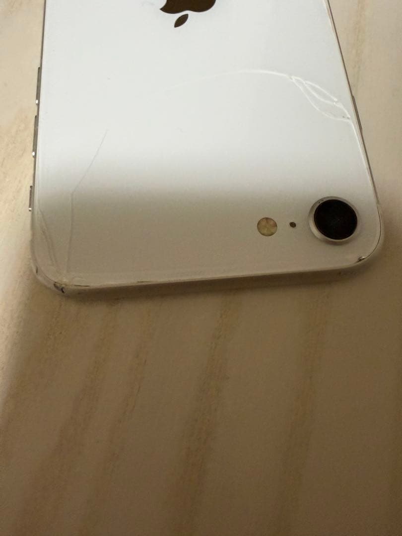 iPhone se 第２世代 ホワイト 64GB 背面ひび割れ 本体のみ