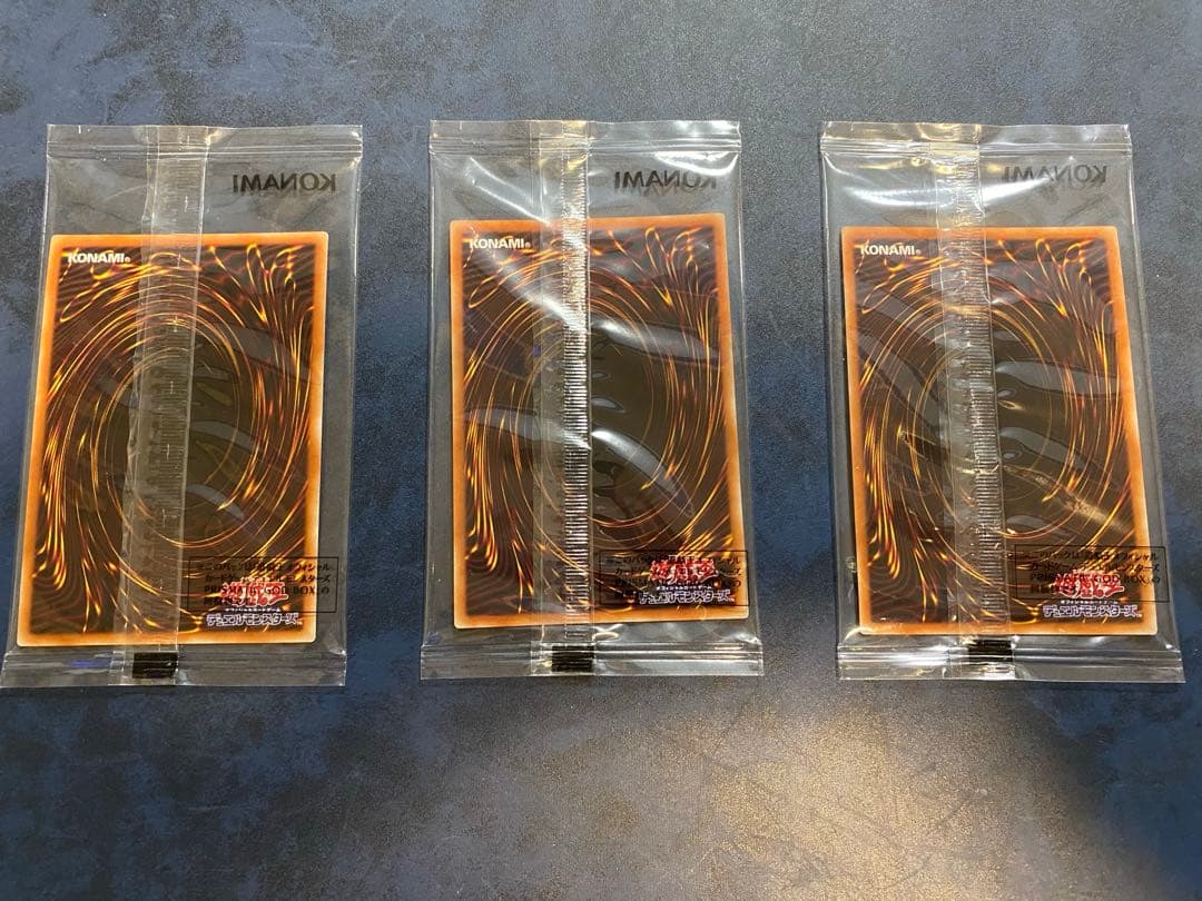 【特注ディスプレイケース付き】遊戯王　三幻神　プリズマティックシークレットレア