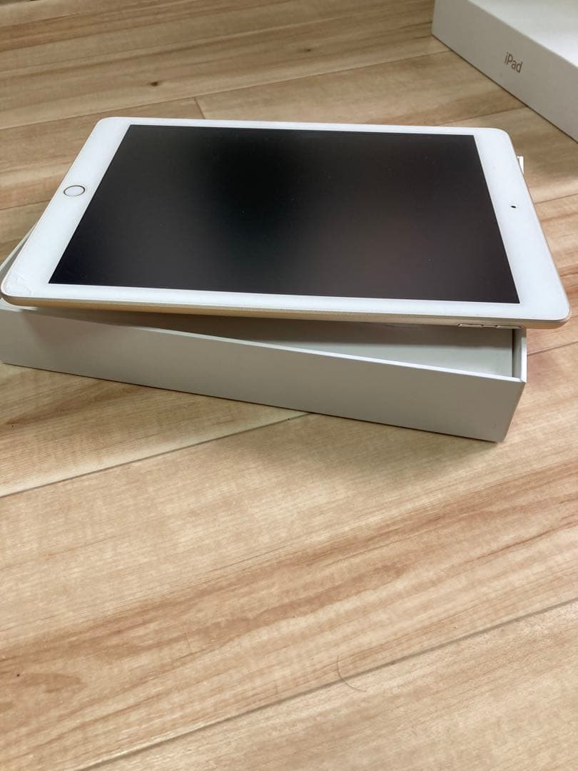 Apple iPad 第5世代 WiFiモデル 128GB ゴールド 本体