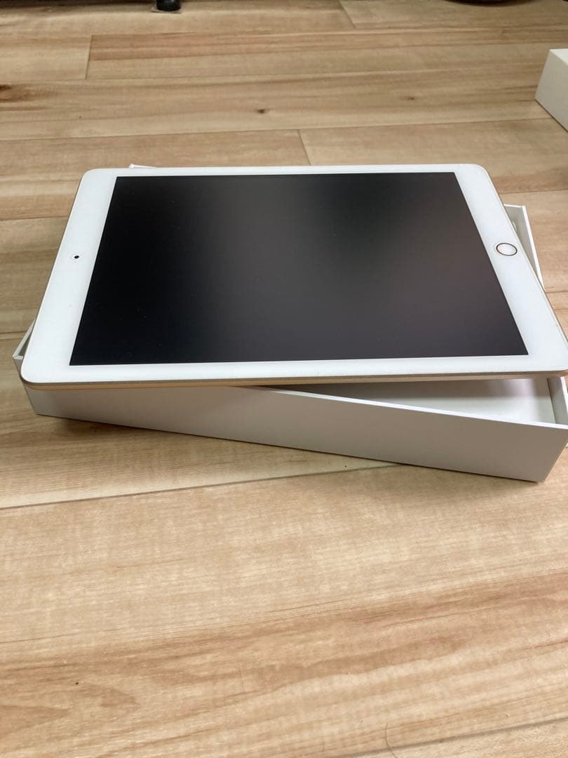 Apple iPad 第5世代 WiFiモデル 128GB ゴールド 本体