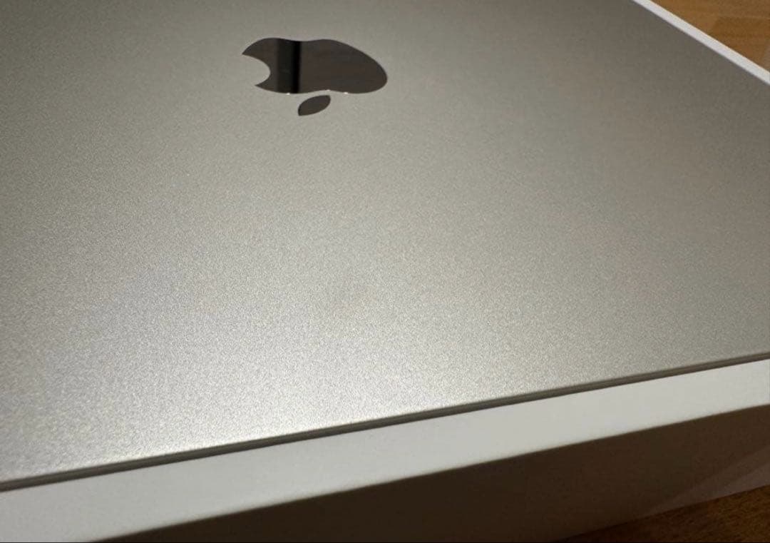 MacBookAir M2 13インチ 8GB/256GB 箱付　スターライト