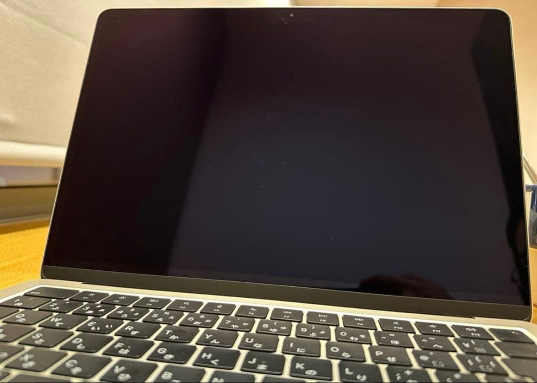 MacBookAir M2 13インチ 8GB/256GB 箱付　スターライト