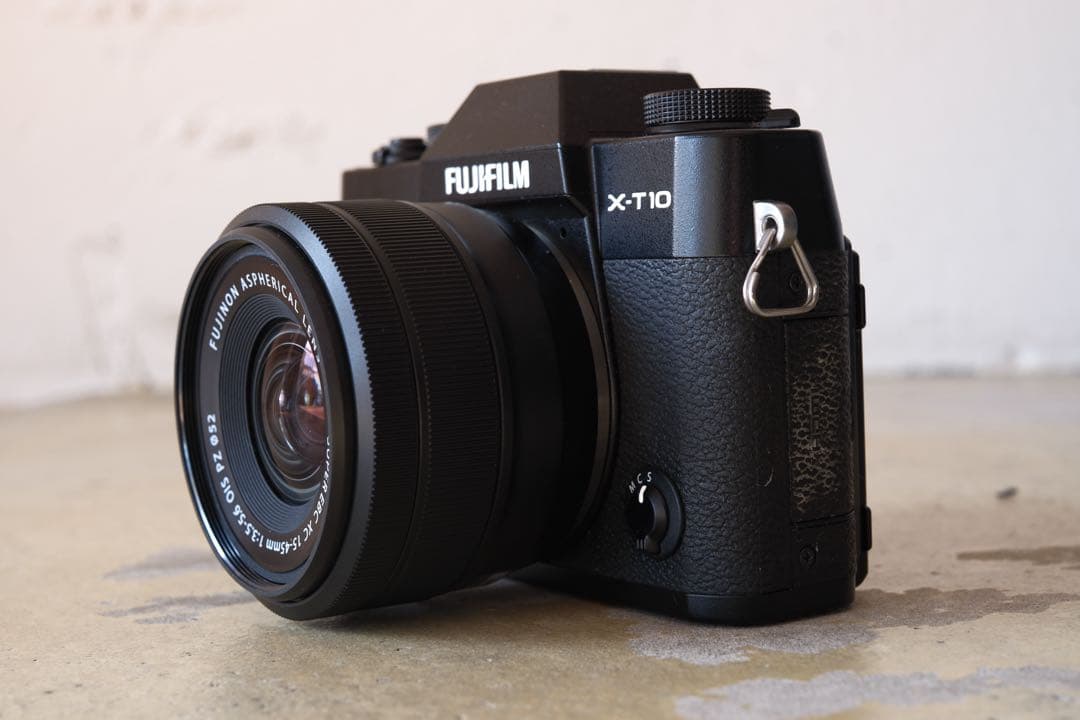 FUJIFILM X-T10 ミラーレス一眼 本体のみ　充電器追加しました