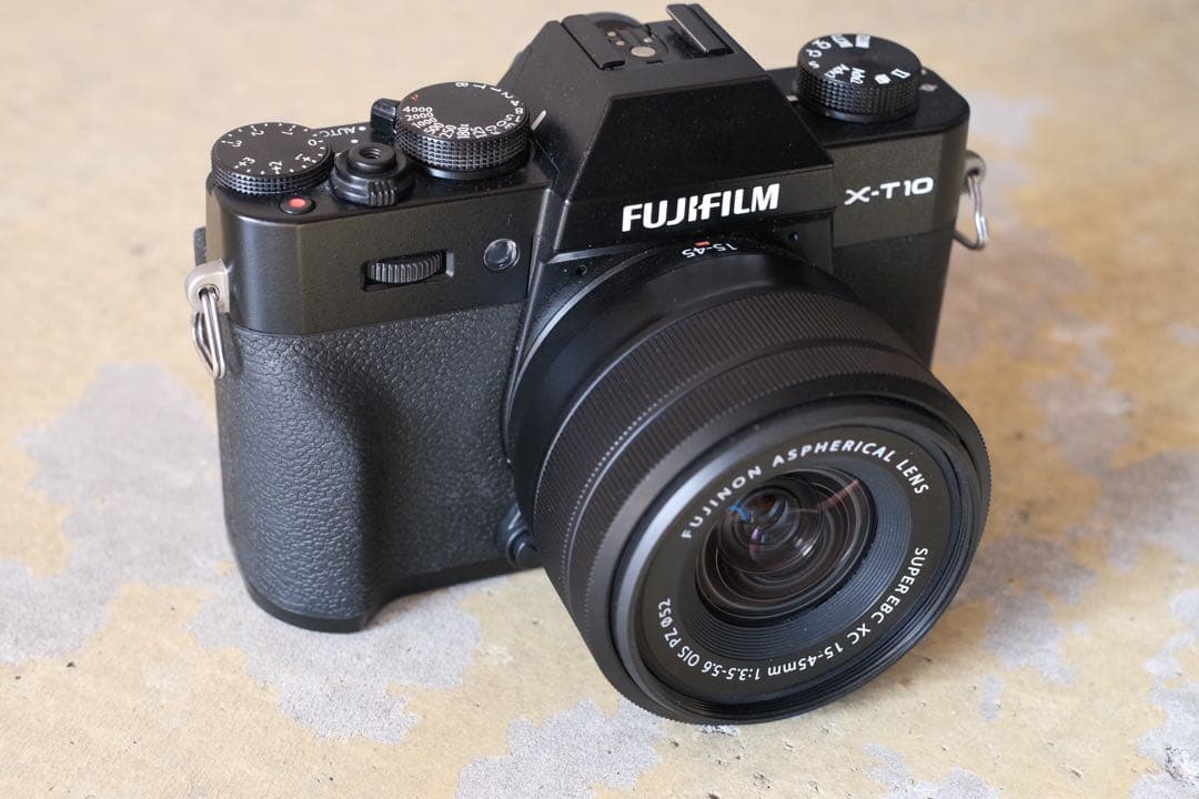 FUJIFILM X-T10 ミラーレス一眼 本体のみ　充電器追加しました