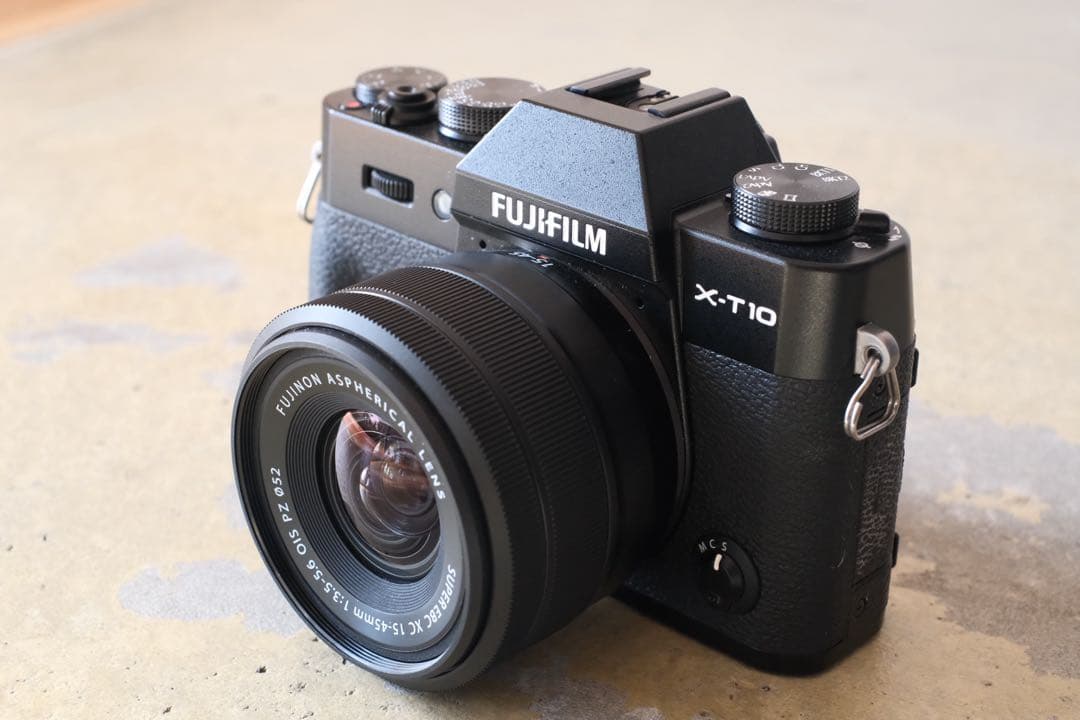FUJIFILM X-T10 ミラーレス一眼 本体のみ　充電器追加しました