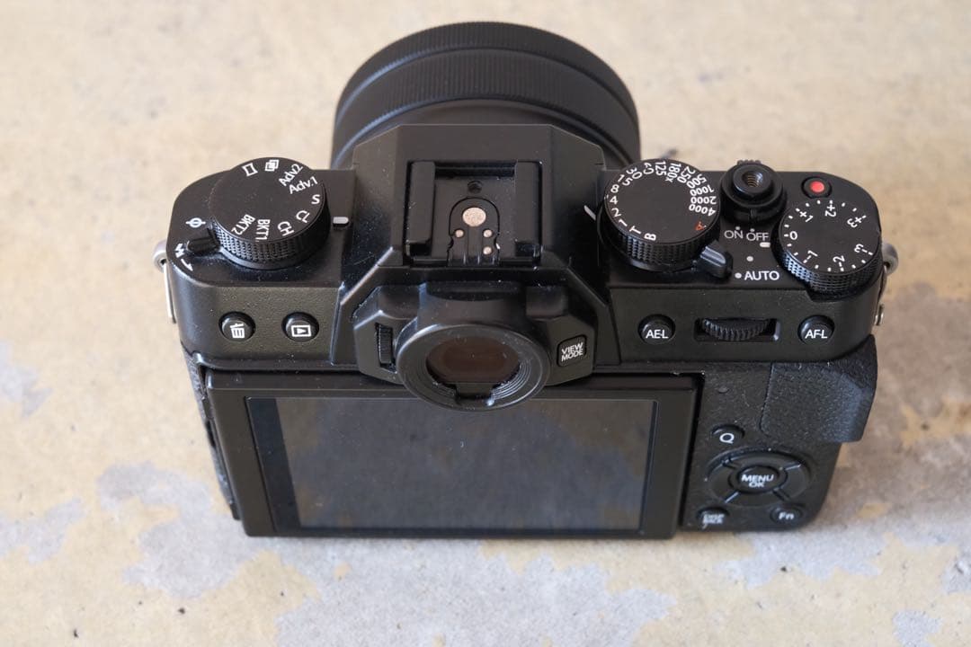 FUJIFILM X-T10 ミラーレス一眼 本体のみ　充電器追加しました