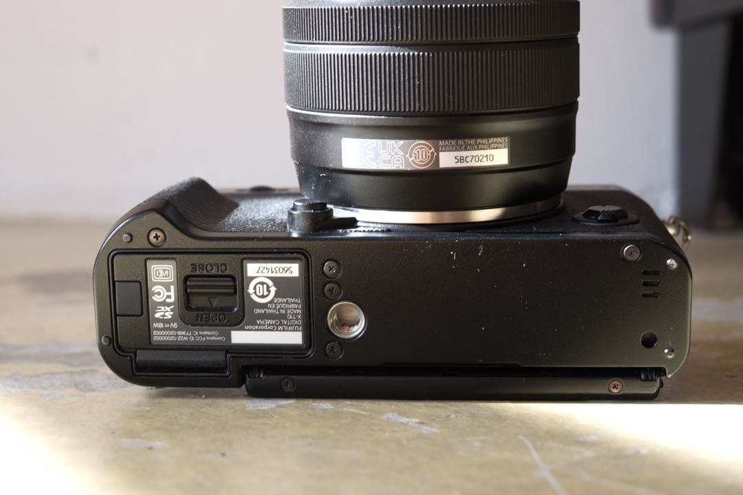 FUJIFILM X-T10 ミラーレス一眼 本体のみ　充電器追加しました