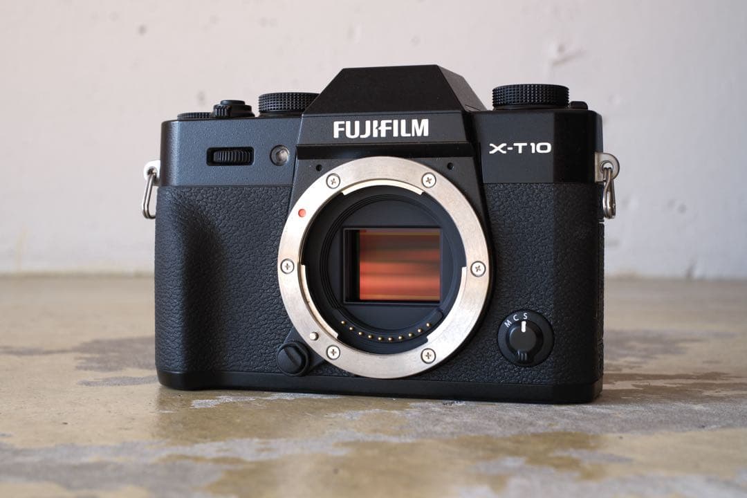 FUJIFILM X-T10 ミラーレス一眼 本体のみ　充電器追加しました