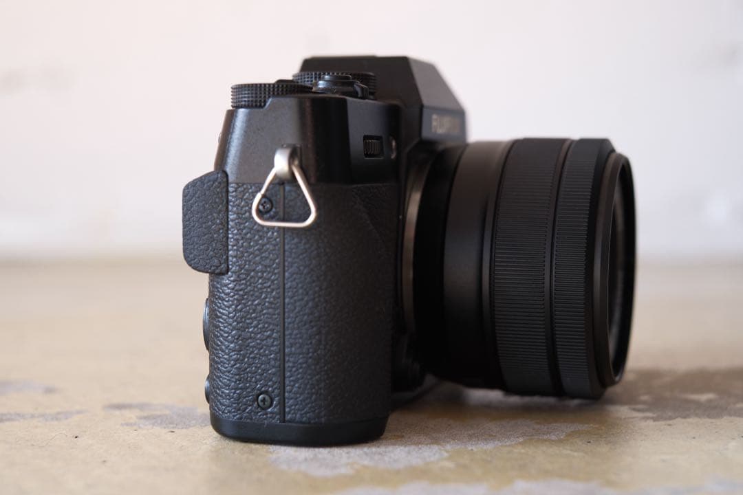 FUJIFILM X-T10 ミラーレス一眼 本体のみ　充電器追加しました