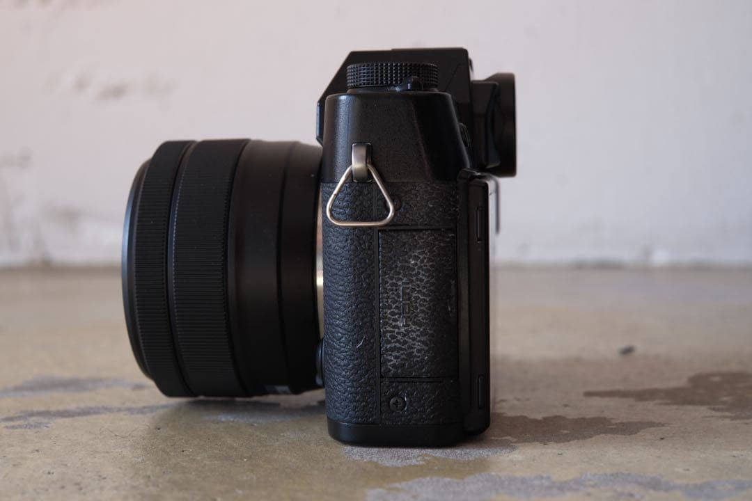 FUJIFILM X-T10 ミラーレス一眼 本体のみ　充電器追加しました