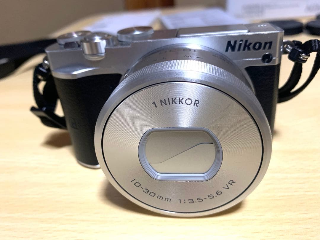 NikonJ5ミラーレスダブルレンズ付きシルバー