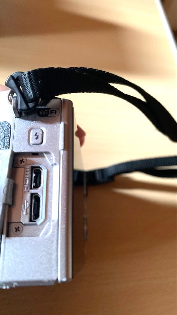 NikonJ5ミラーレスダブルレンズ付きシルバー