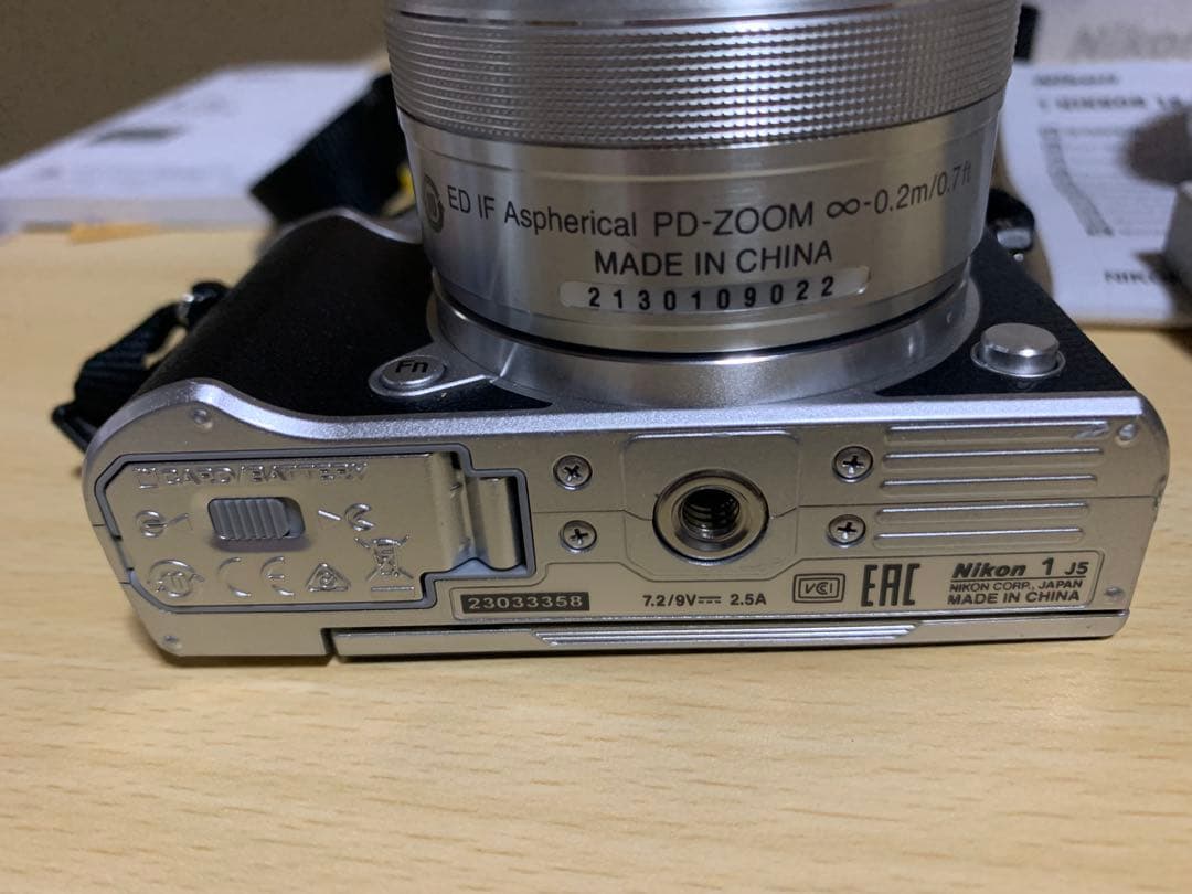 NikonJ5ミラーレスダブルレンズ付きシルバー