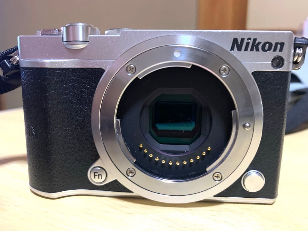 NikonJ5ミラーレスダブルレンズ付きシルバー