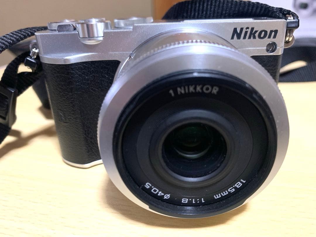 NikonJ5ミラーレスダブルレンズ付きシルバー