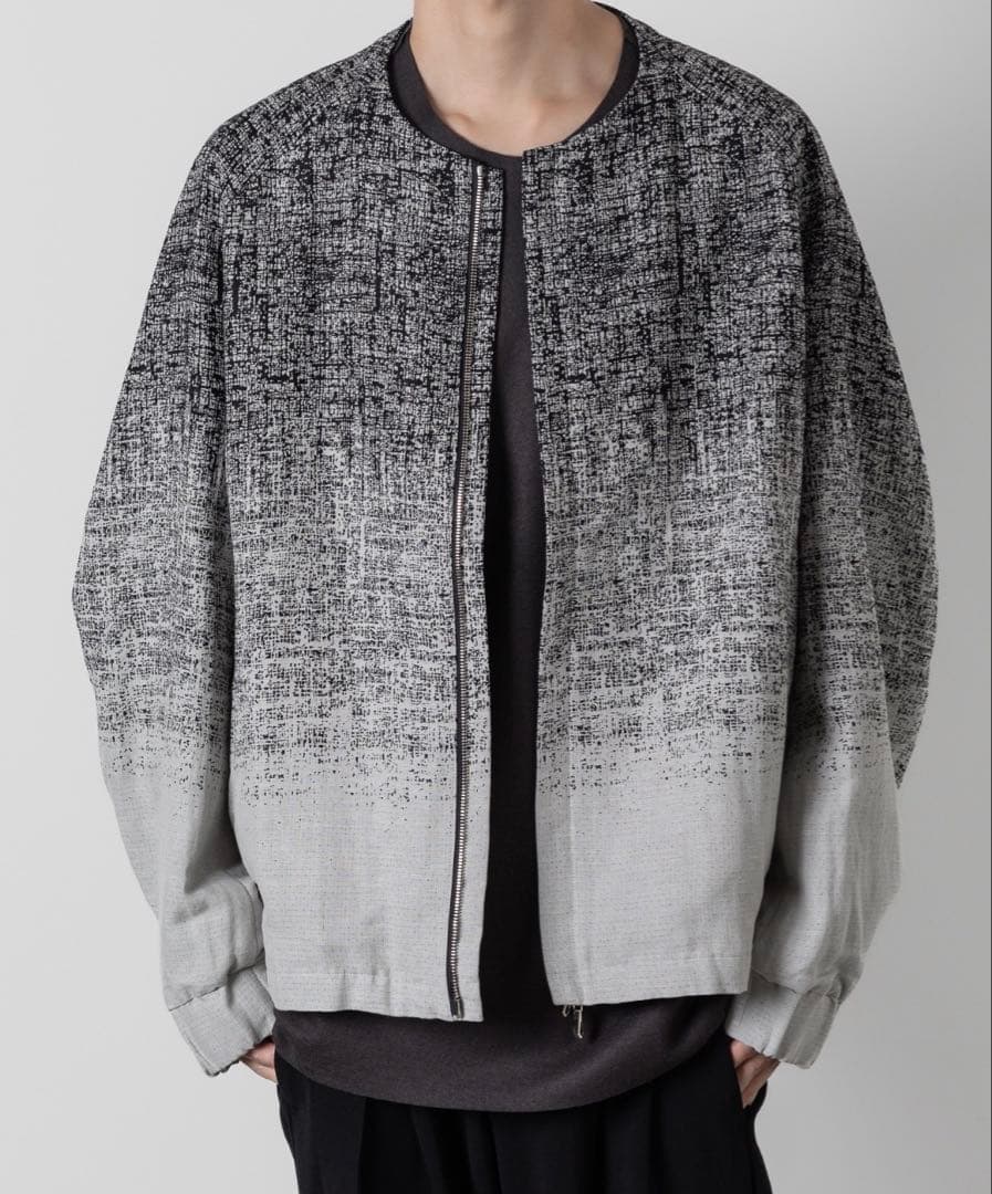 【新品】アタッチメント LI/C グラデーション ジャカード ノーカラーブルゾン