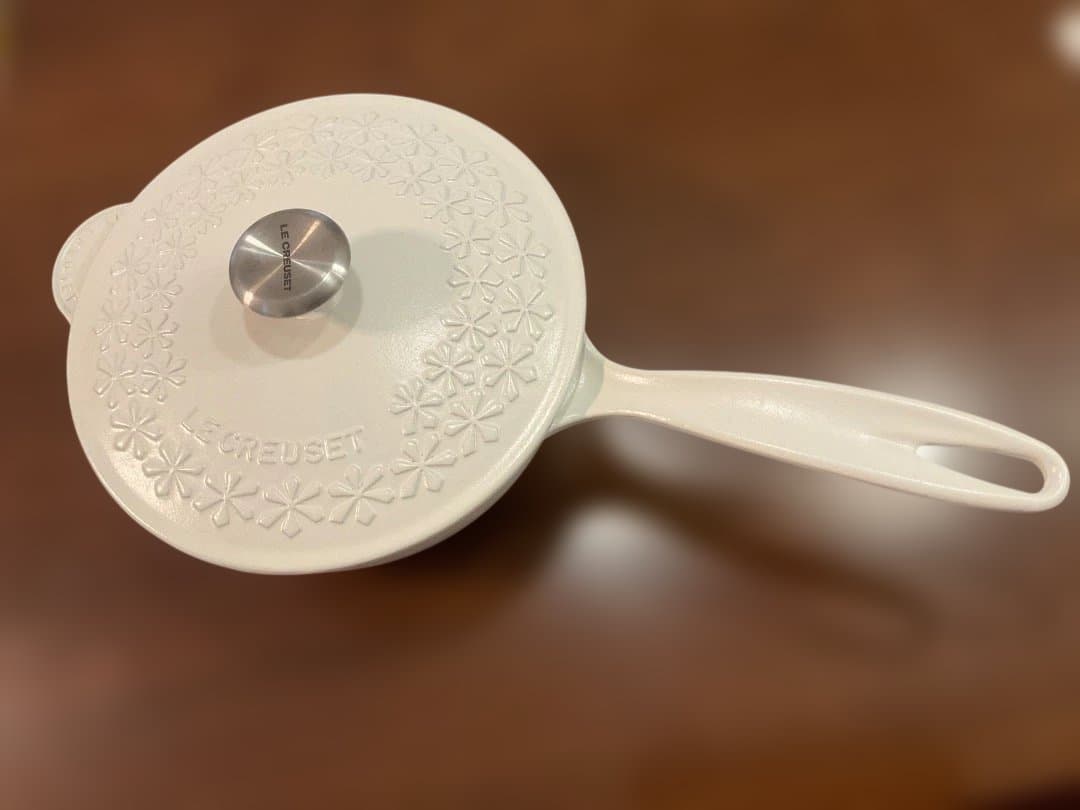 ル・クルーゼ　フラワーレリーフ　ソーシエ　片手鍋