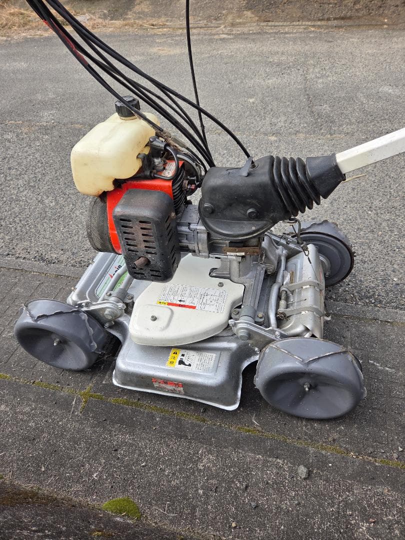 スパイダーモア SP850 自走式草刈機　斜面刈機　エンジン始動確認