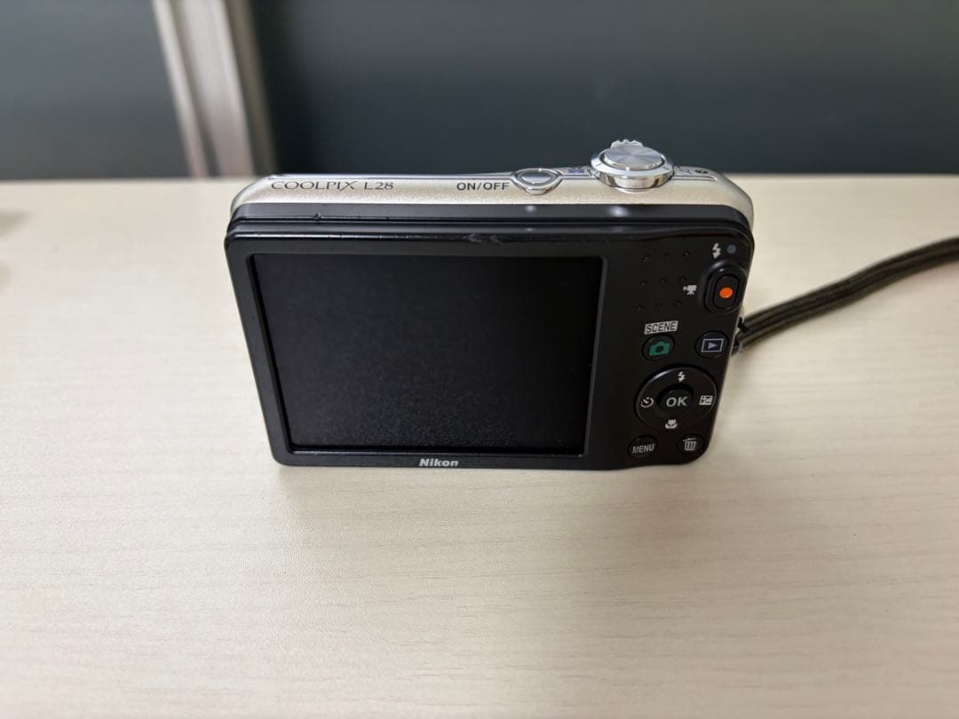Nikon COOLPIX L28 デジカメ　シルバー
