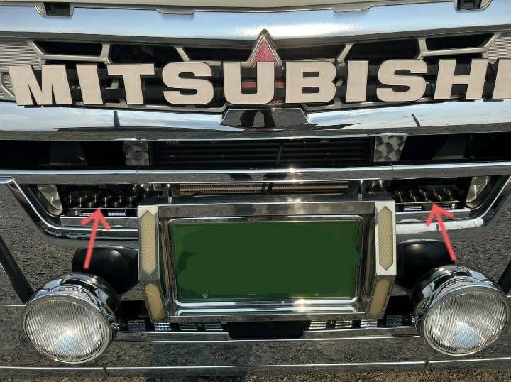 17スーパーグレート 発煙筒カバー　タイプBバンパーステップ奥　鱗ステンレス