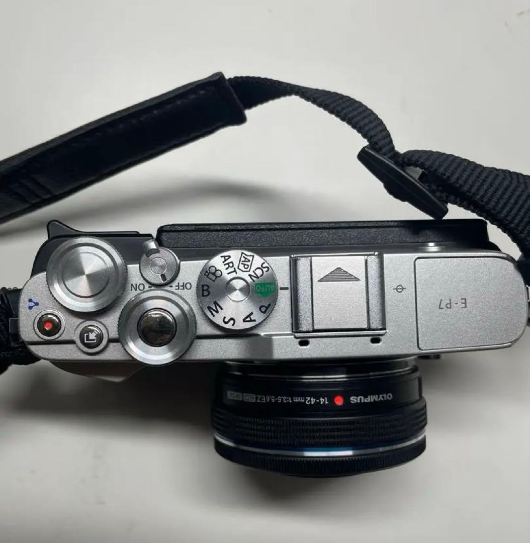 オリンパス ミラーレス一眼 E-P7 ダブルズームレンズキット シルバー