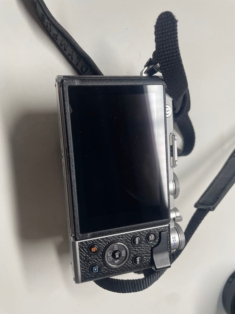 オリンパス ミラーレス一眼 E-P7 ダブルズームレンズキット シルバー