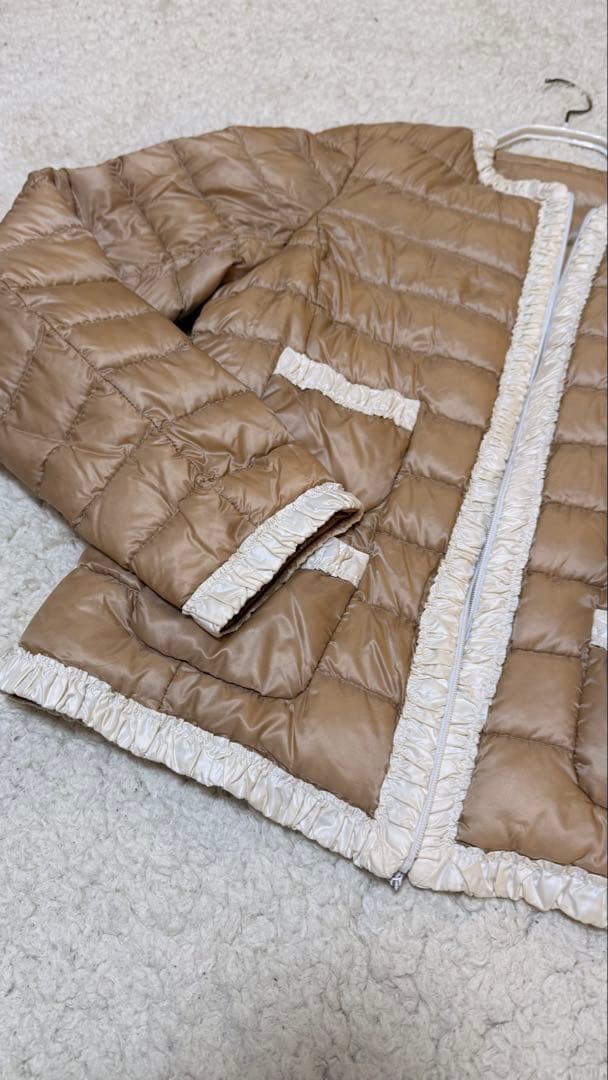 MONCLER ベージュ ダウンジャケット　ライトダウン　01