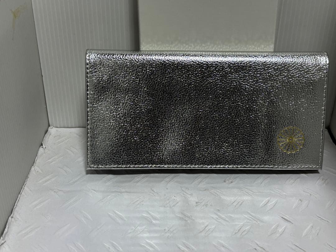 り*こ様 皇居限定　シルバー長財布 光沢仕上げ カードスロット付き