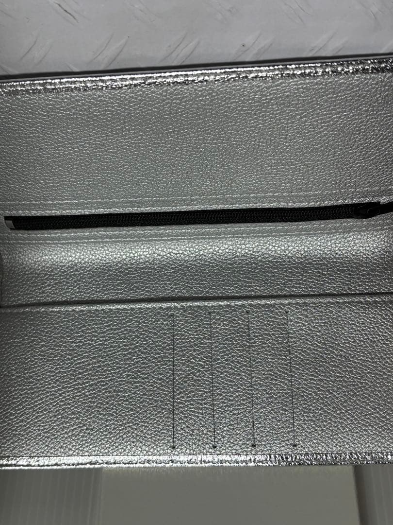 り*こ様 皇居限定　シルバー長財布 光沢仕上げ カードスロット付き