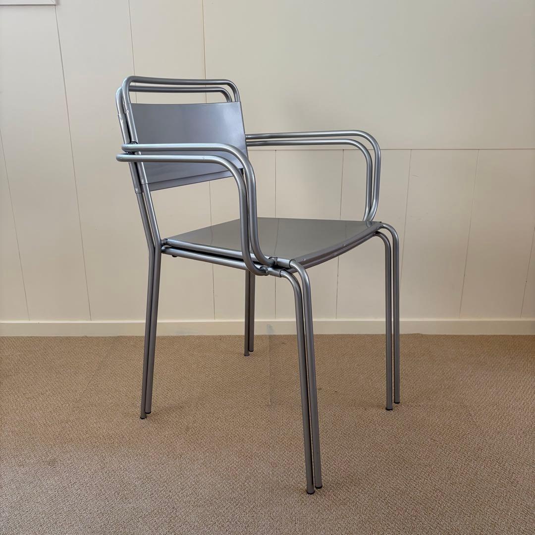 デザイン スタッキング アームチェア