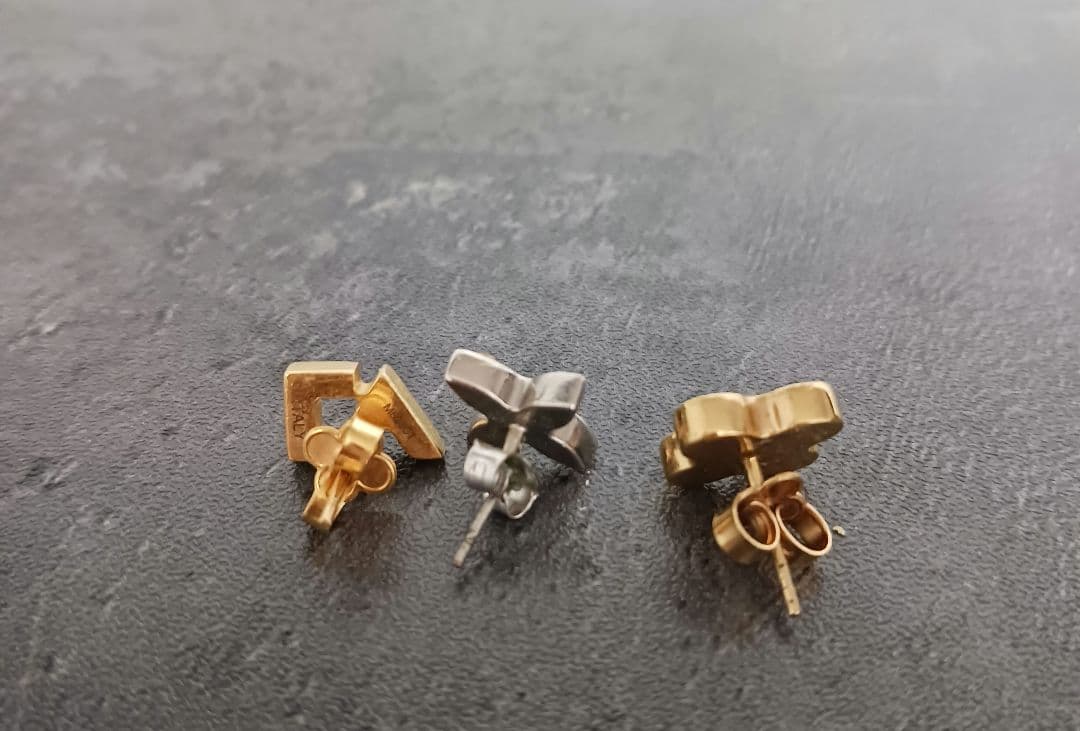 LVロゴ スタッドピアス 3個セット