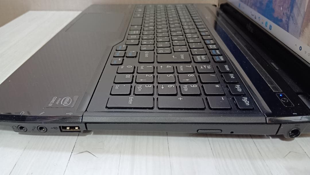 Fujitsu Lifebook AH45/T 4世代i3 ブルーレイ