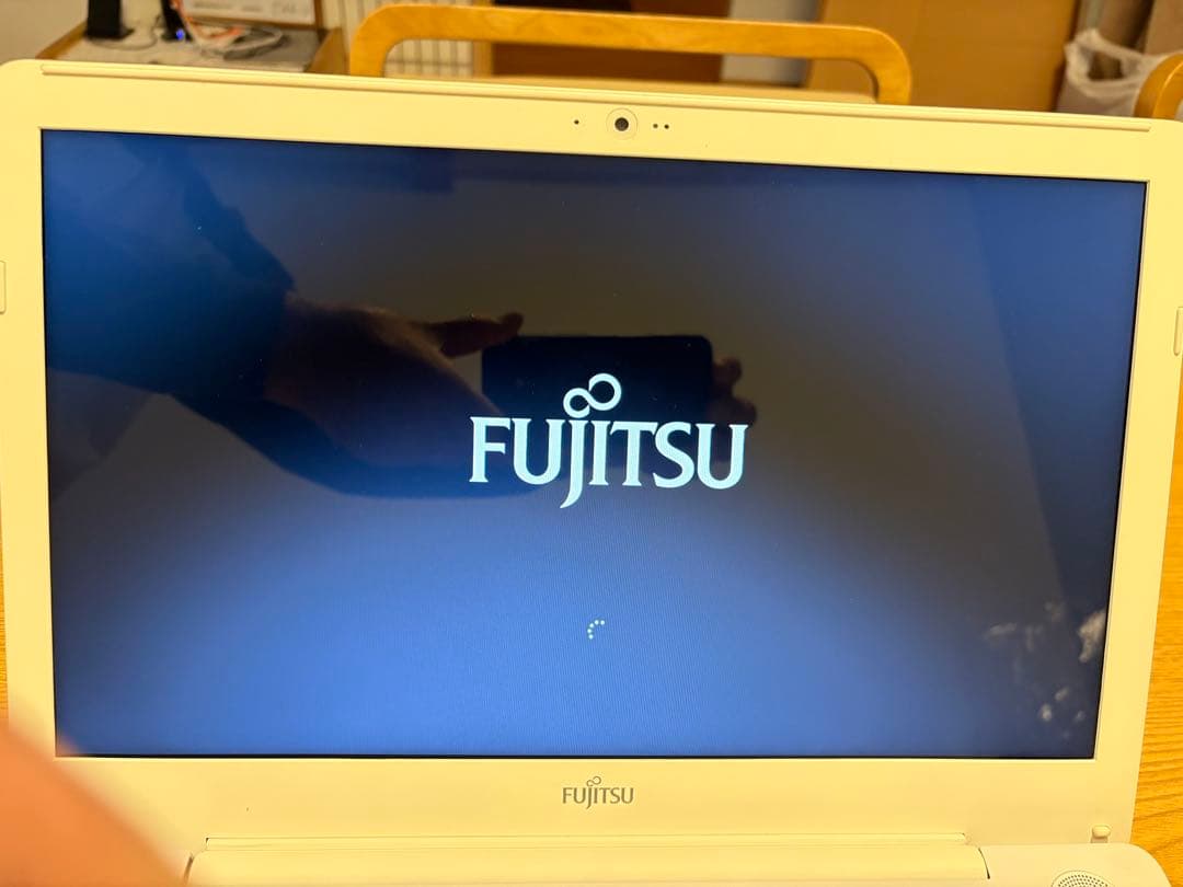 中古PC 15.6インチワイドプレミアムホワイトノートPC富士通LIFEBOOK