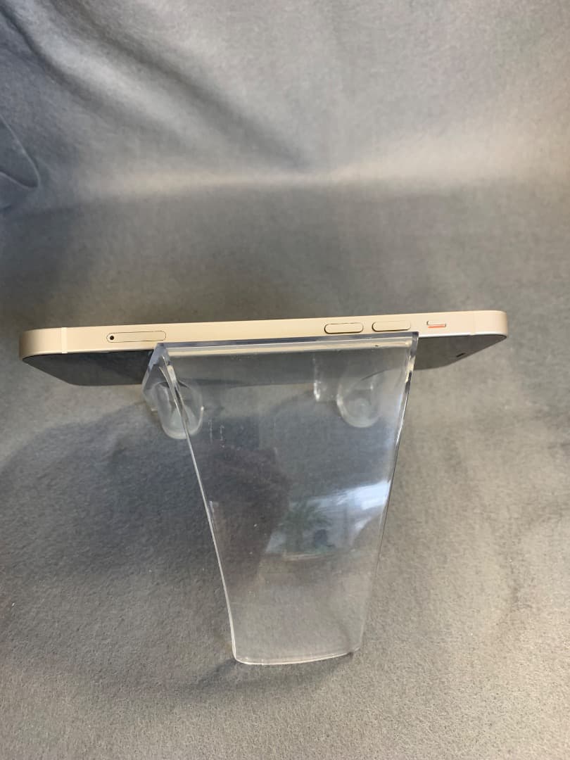 超美品　国内版　SIMフリー　iPhone13 128GB スターライト色