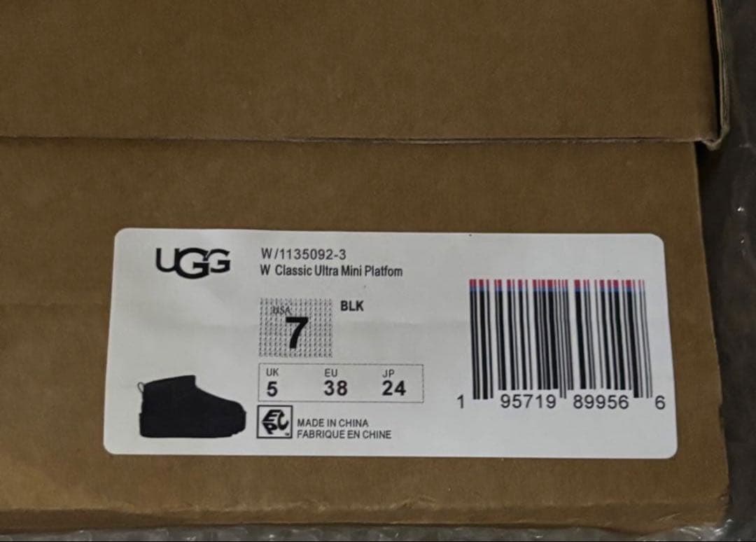 UGG W クラシック ウルトラ　ミニ　Platform ブーツ