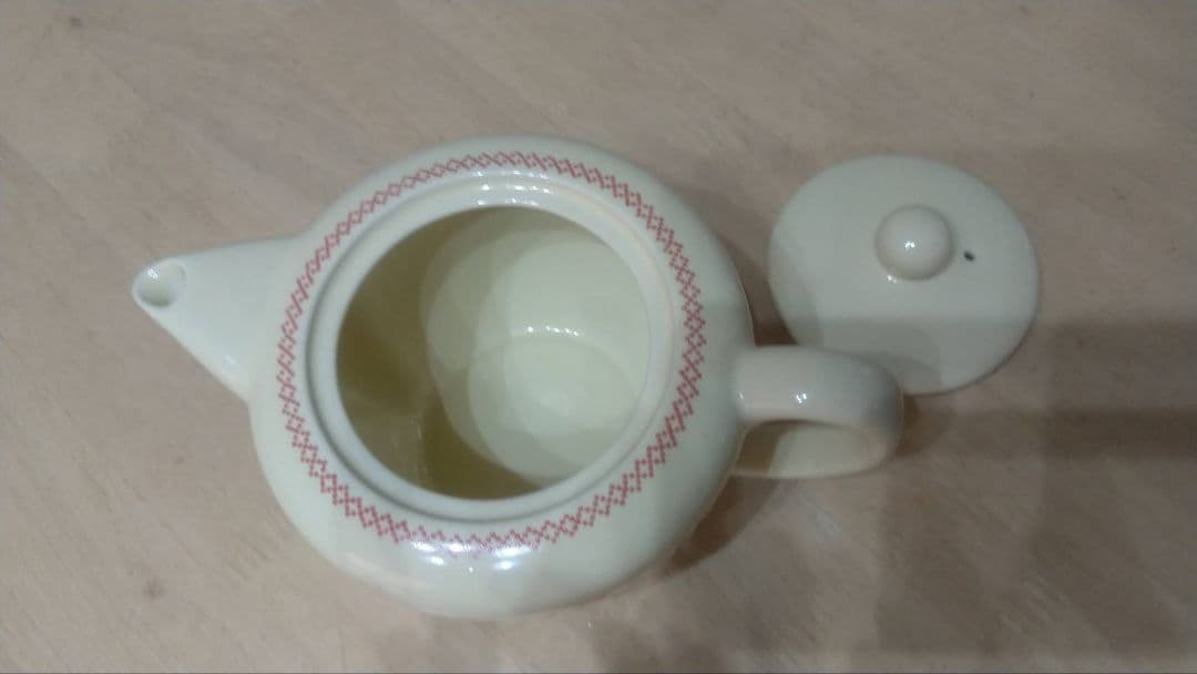 イマン★エミリー★レッド ティーポット★カフェボール★カップ＆ソーサー 陶器製