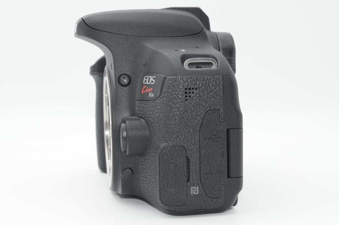 ☆ほぼ新品☆ Canon EOS Kiss x9i ダブル 女性ワンオーナ