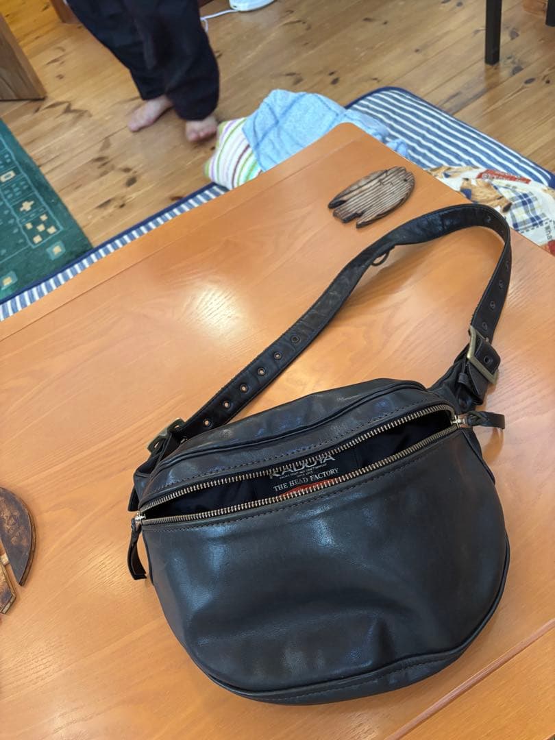 KADOYA ボディバッグ 黒 キルティングデザイン