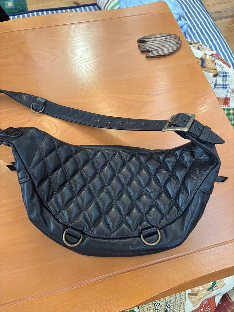 KADOYA ボディバッグ 黒 キルティングデザイン