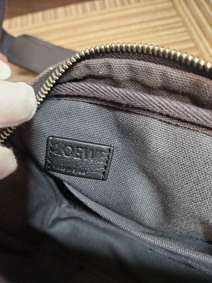 【LOEWE】アナグラム クロスボディ ミリタリーショルダーバッグユニセックス