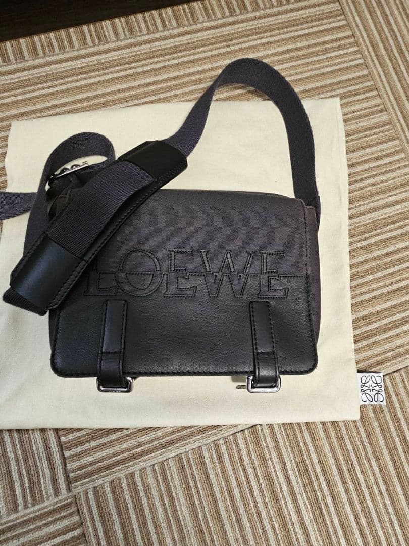 【LOEWE】アナグラム クロスボディ ミリタリーショルダーバッグユニセックス